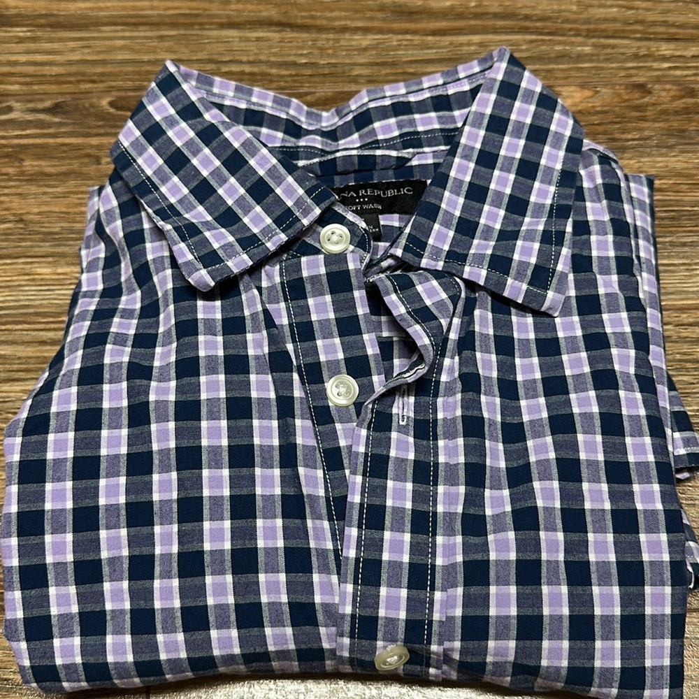 Mens Banana Republic button long sleeve shirt. Size Small.